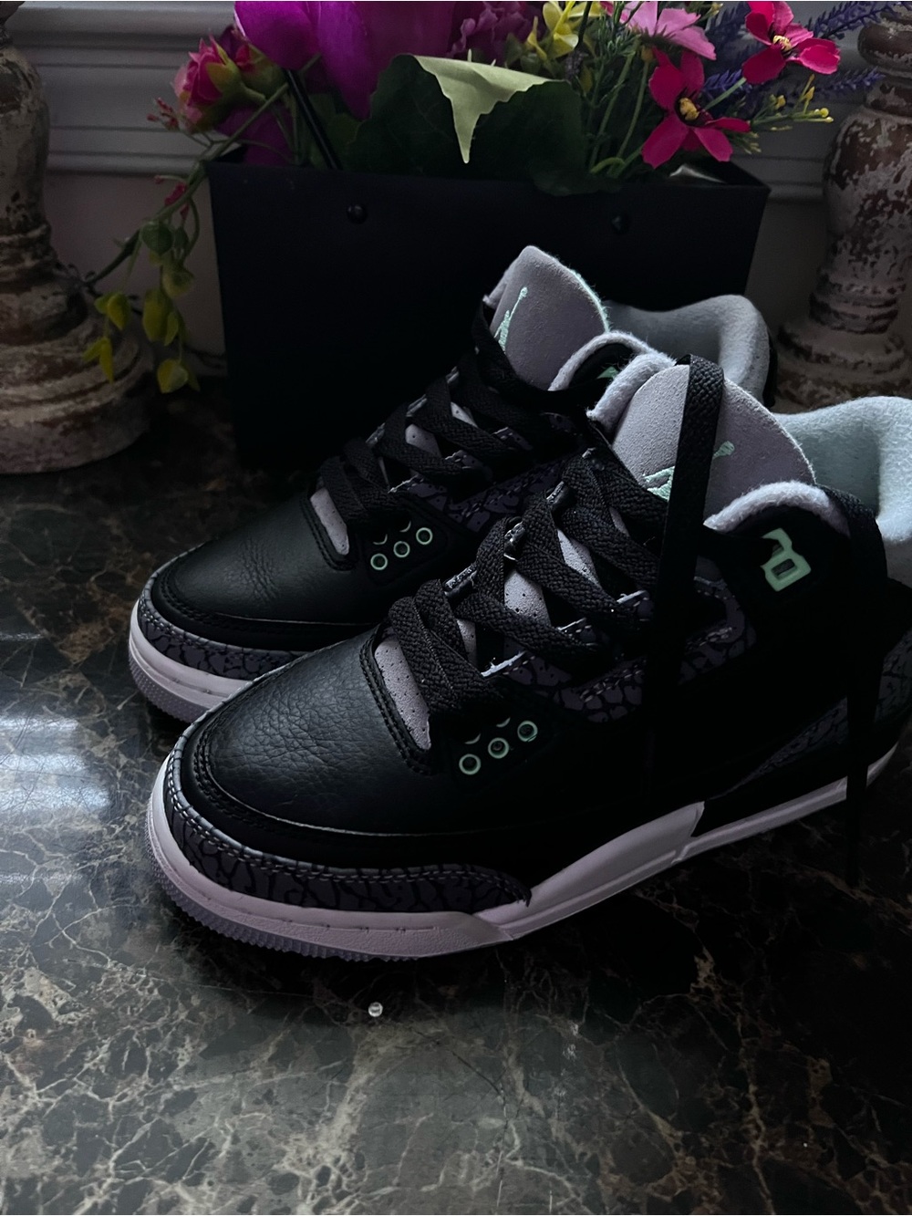 Jordan 3 Retro
Green Glow
Streetwear/Lifestyle Shoes
Size 4 Youth/5.5 Women - Picture 4 of 11